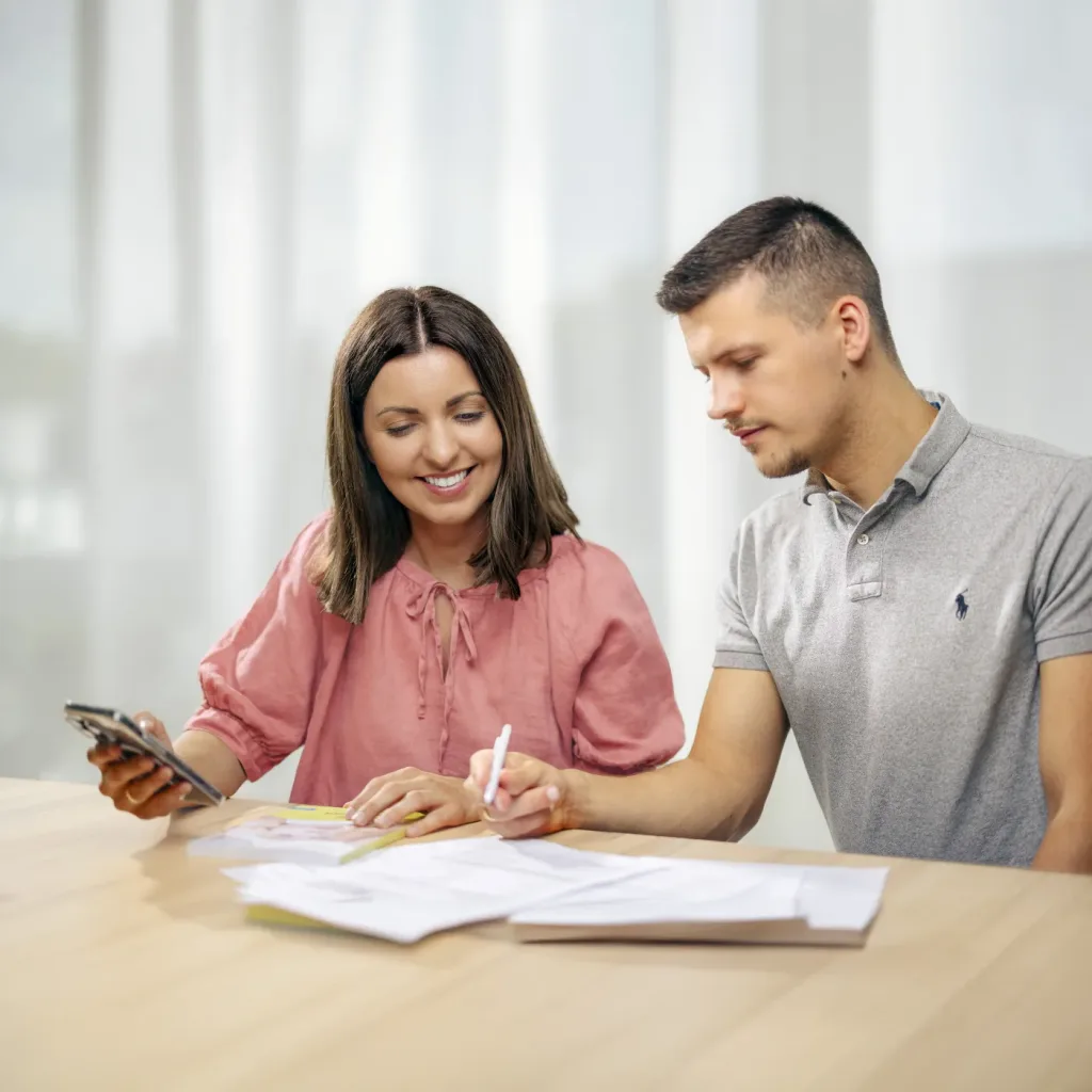 Paulina und Ingo von Elterngeld Buddy bei der gemeinsamen Fallanalyse